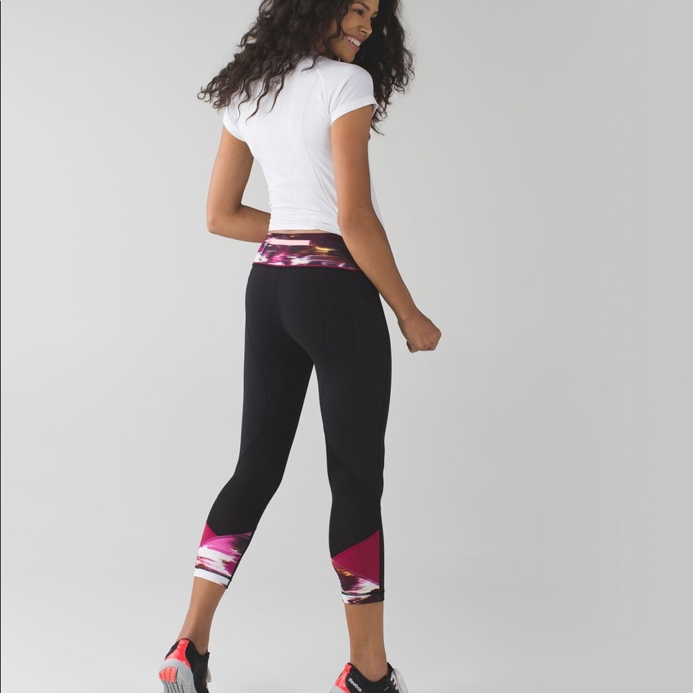 NWOT Lululemon Crops Size 6